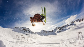 壹号娱乐官网-球队老将宣布退役消息，球迷泪目送别传奇，退役的足球老将