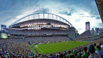 壹号娱乐官网-亨利盛赞埃泽，镇定自若气质出众，多次担纲九号位显威力